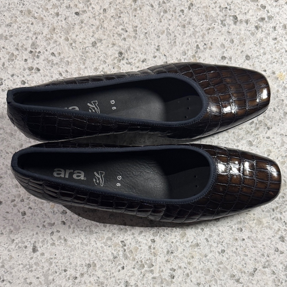 Ara Women's Dark Brown Crocodile Leather Flats size 9G